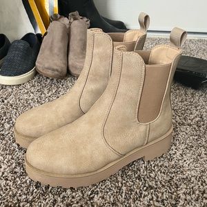 Tan dirty laundry platform boots size 8.5